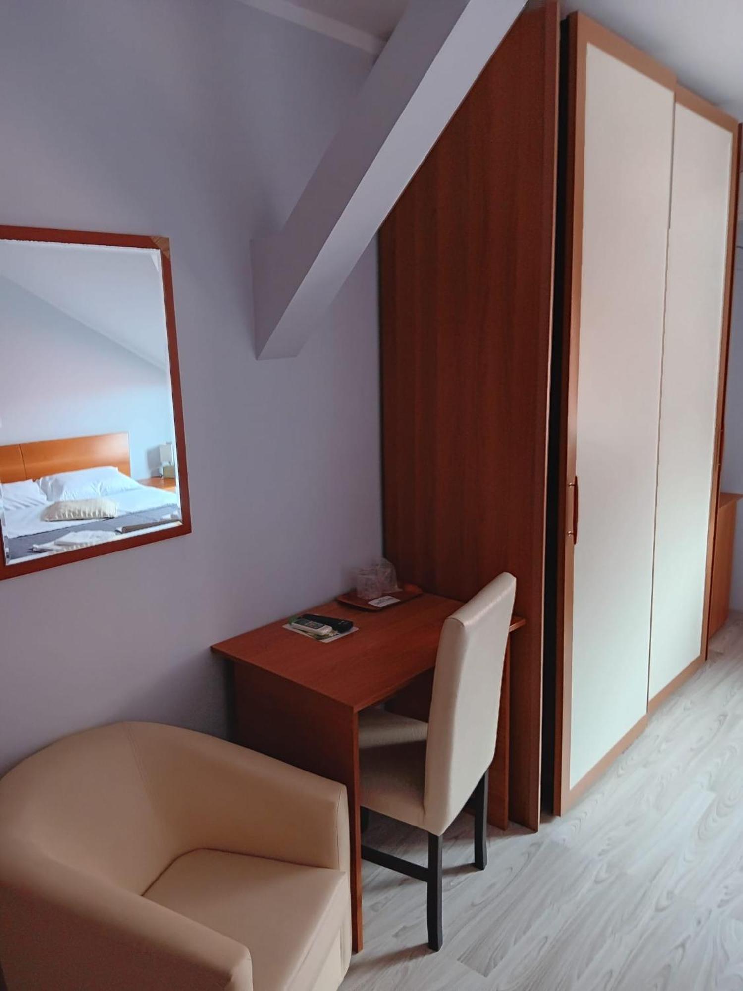 Hotel Vila Veneto Тімішоара Екстер'єр фото