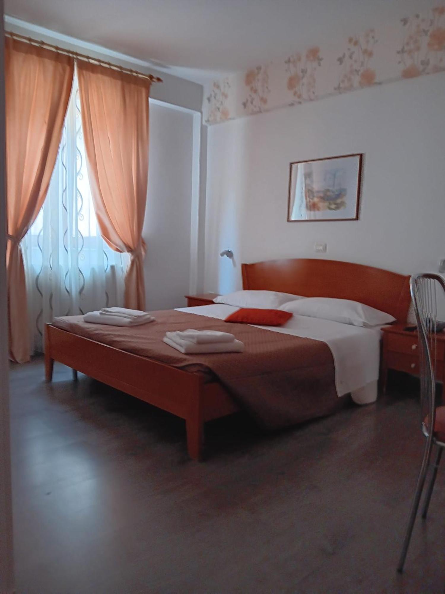 Hotel Vila Veneto Тімішоара Екстер'єр фото